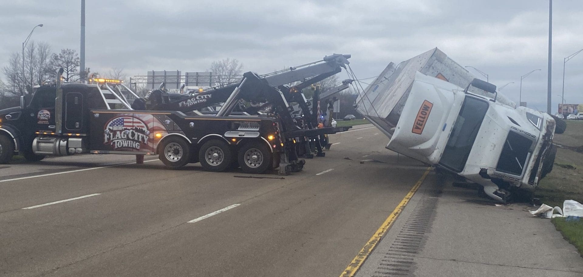 Flag City Towing
Your source for professional light- to heavy-duty towing and recovery, roadside assistance, transport and hazardous materials services in the tri-state area.
Request Help
